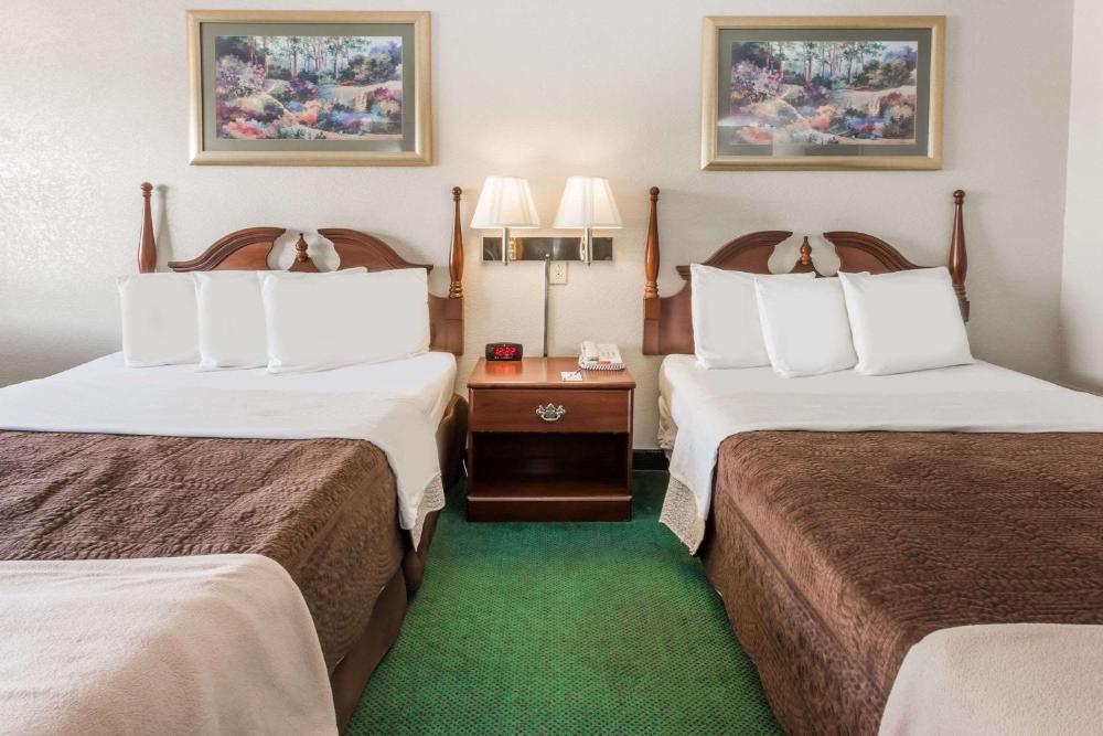 Double Room with Two Double Beds - Non-Smoking interior