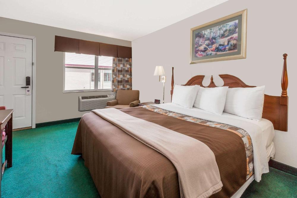King Room- Non-Smoking interior